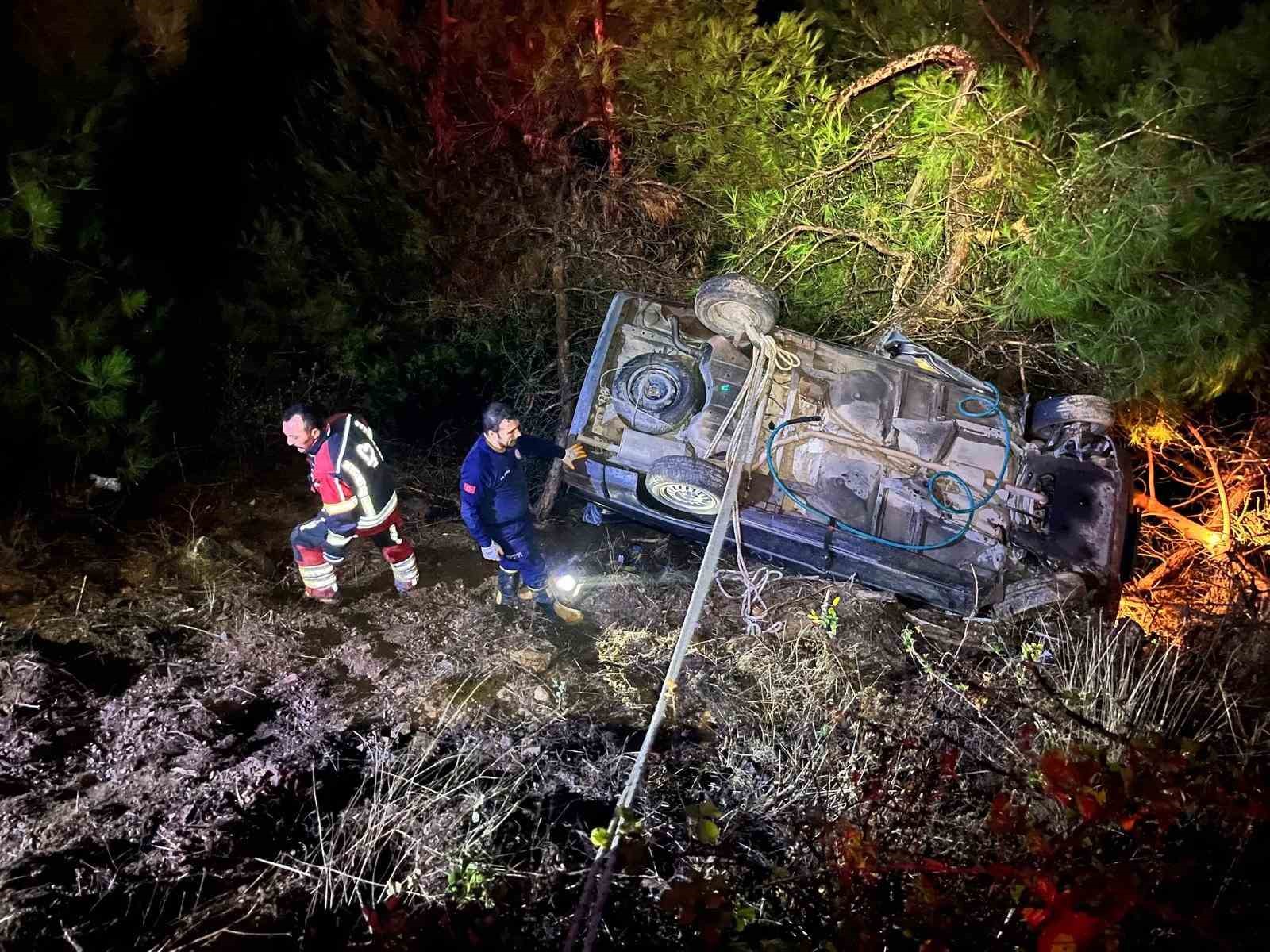 KEPSUT'TA ARAÇ DEREYE UÇTU: 5 YARALI