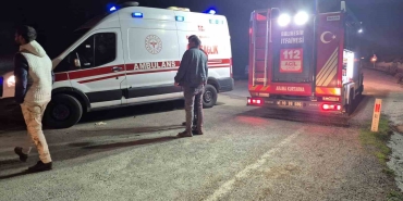 BALIKESİR'DE YOL KENARINA UÇAN OTOMOBİLİN SÜRÜCÜSÜ YARALANDI