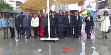 BALIKESİR'DE MUHTARLAR  GÜNÜ YAĞMUR ALTINDA KUTLANDI