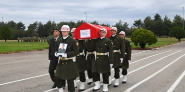 BALIKESİR'DEKİ SİLAHLI SALDIRIDA YAŞAMINI YİTİREN UZMAN ÇAVUŞ İÇİN ASKERİ TÖREN DÜZENLENDİ