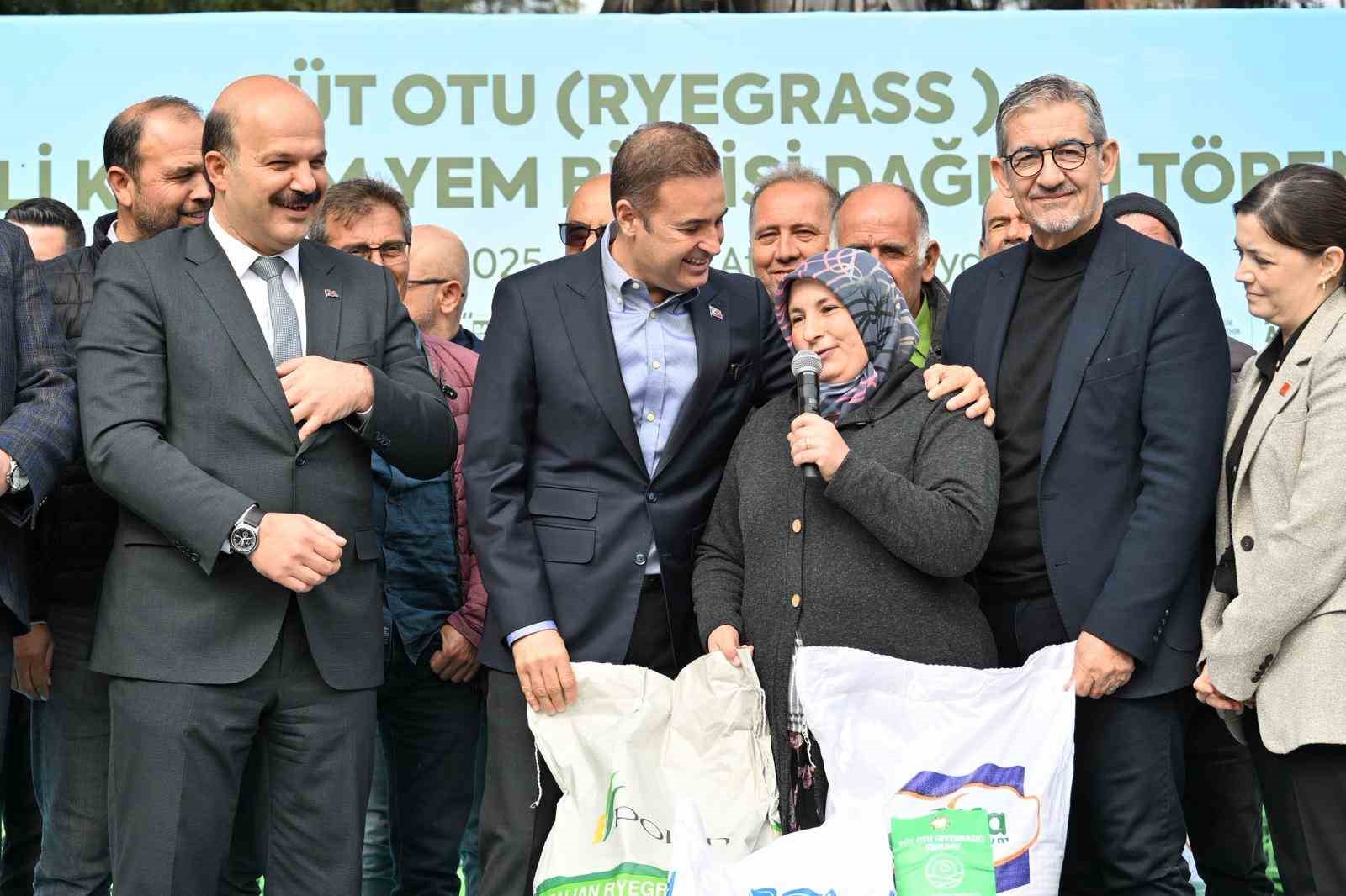 BALIKESİR BÜYÜKŞEHİR'İN ÇİFTÇİYE DESTEĞİ SÜRÜYOR