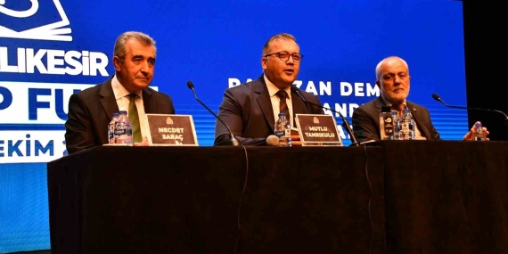 Balıkesir Kitap Fuarı’nda medya, siyaset ve edebiyat rüzgârı esti