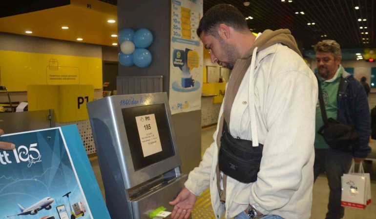 Ehliyetini yenilerken, günün talihlisi oldu