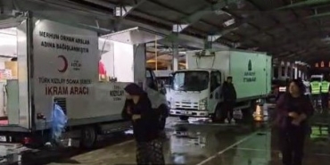 ÖNCE DEPREM SONRA YAĞIŞ... SINDIRGI BU GECE UYUMADI