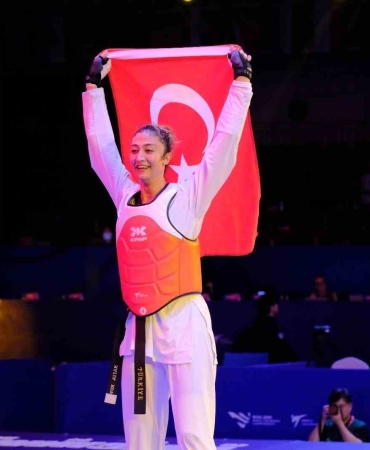 BALIKESİR’İN GURURU NAFİA KUŞ AYDIN, İKİNCİ KEZ DÜNYA ŞAMPİYONU BALIKESİR BÜYÜKŞEHİRİN YILDIZI NAFİA KUŞ AYDIN YENİDEN ZİRVEDE