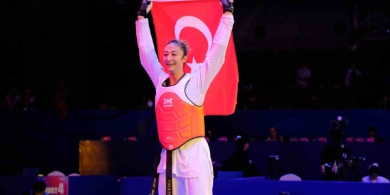 Balıkesir’in gururu Nafia Kuş Aydın, ikinci kez dünya şampiyonu