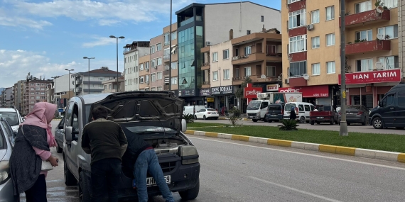 Bandırma’da araçta elektrik kaçağı paniği