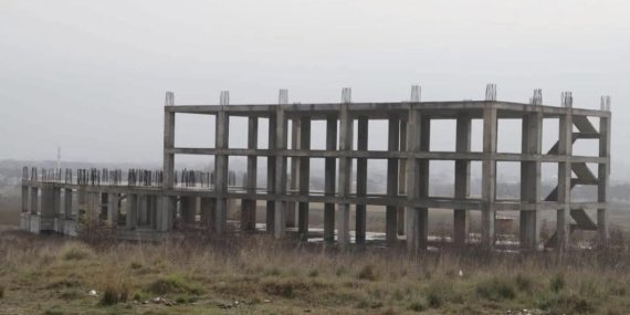 Gönen’de fakülte inşaatı yıllardır tamamlanamıyor: Hayırsever desteğiyle başlatılan proje sessizliğe büründü