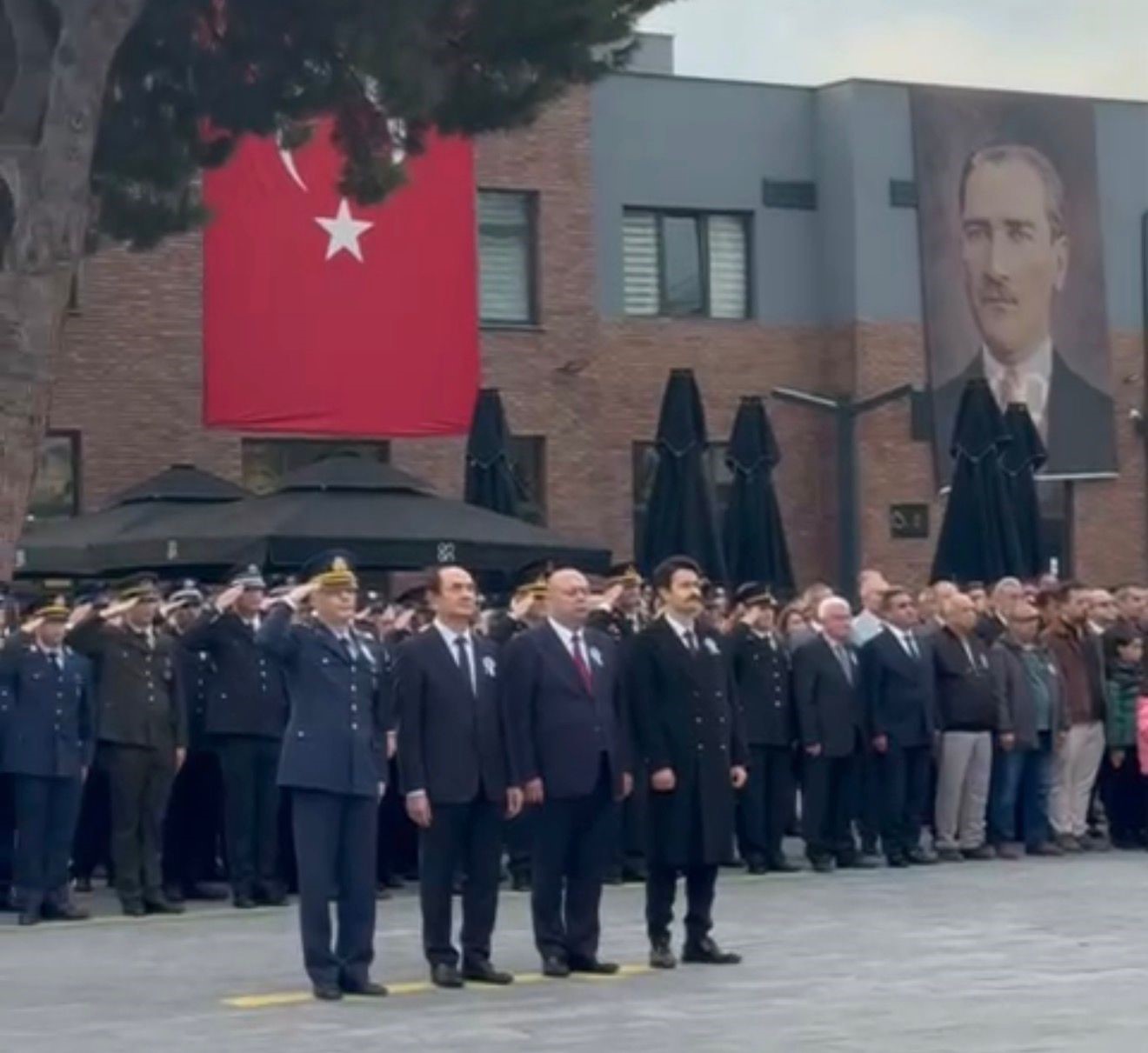 GÖNEN'DE 10 KASIM'DA SİREN KRİZİ: "BU NE SAYGISIZLIK" TEPKİLERİ YÜKSELDİ