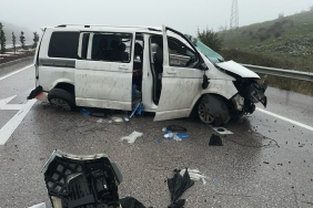 BALIKESİR ÇEVREYOLUNDA TAKLA ATAN OTOMOBİLDE 3KİŞİ YARALANDI