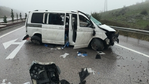 BALIKESİR ÇEVREYOLUNDA TAKLA ATAN OTOMOBİLDE 3KİŞİ YARALANDI