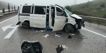 BALIKESİR ÇEVREYOLUNDA TAKLA ATAN OTOMOBİLDE 3KİŞİ YARALANDI
