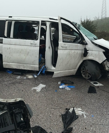 BALIKESİR ÇEVREYOLUNDA TAKLA ATAN OTOMOBİLDE 3KİŞİ YARALANDI