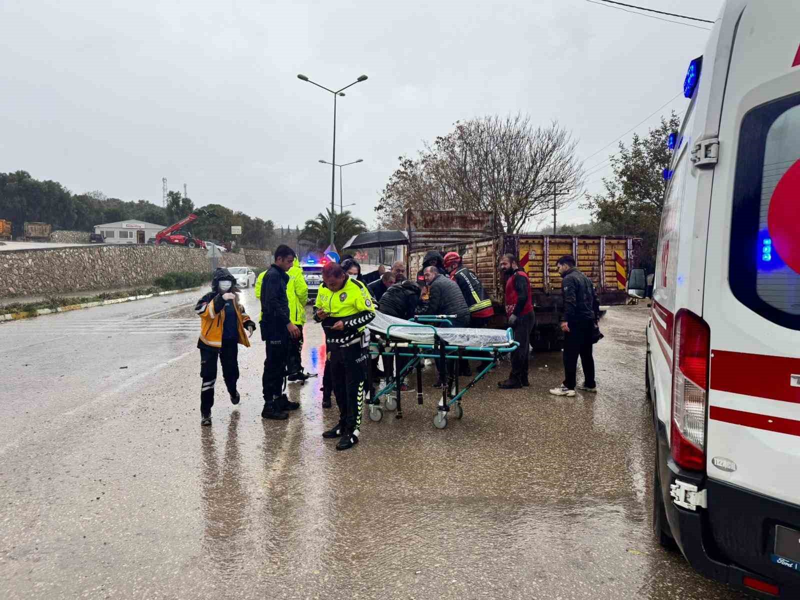 ERDEK'TE KAMYON İLE MOTOSİKLET ÇARPIŞTI: 1 YARALI