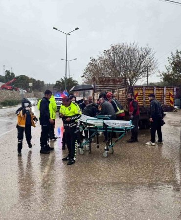 ERDEK'TE KAMYON İLE MOTOSİKLET ÇARPIŞTI: 1 YARALI